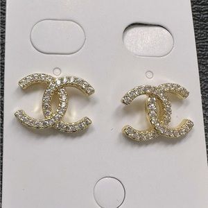 Stud earrings diamond channel gold